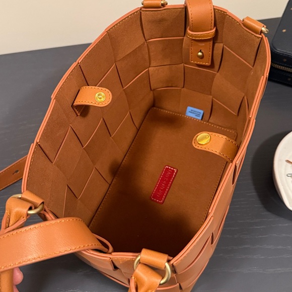 J. McLaughlin Woven Tan Leather Shoulder Bag adjustable strap - Picture 8 of 11